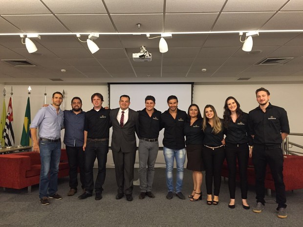 S&oacute;cios e equipe do Diar&iacute;ssima durante o lan&ccedil;amento oficial do aplicativo na noite desta quarta-feira (6) - Foto: Divulga&ccedil;&atilde;o