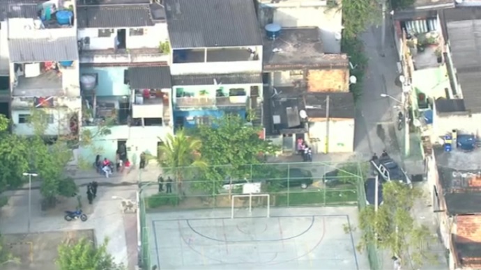 A&ccedil;&atilde;o tamb&eacute;m busca celulares e computadores dos suspeitos - Foto: TV Globo/Reprodu&ccedil;&atilde;o