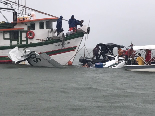 Resgate do avi&atilde;o que caiu no mar de Paraty, no RJ - Foto: Marcos Landim/TV Rio Sul