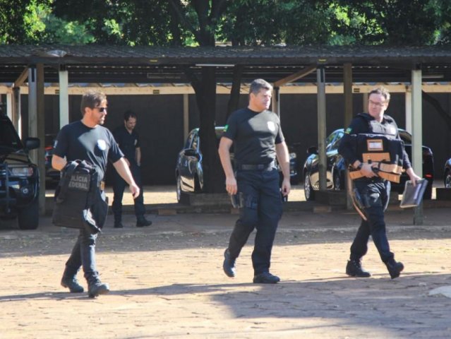 Policiais chegaram à sede da PF com material apreendido - Foto: Marina Pacheco