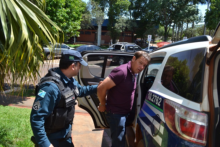 Suspeitos chegando na Delegacia de Nova Andradina - Foto: Luis Gustavo/Jornal da Nova