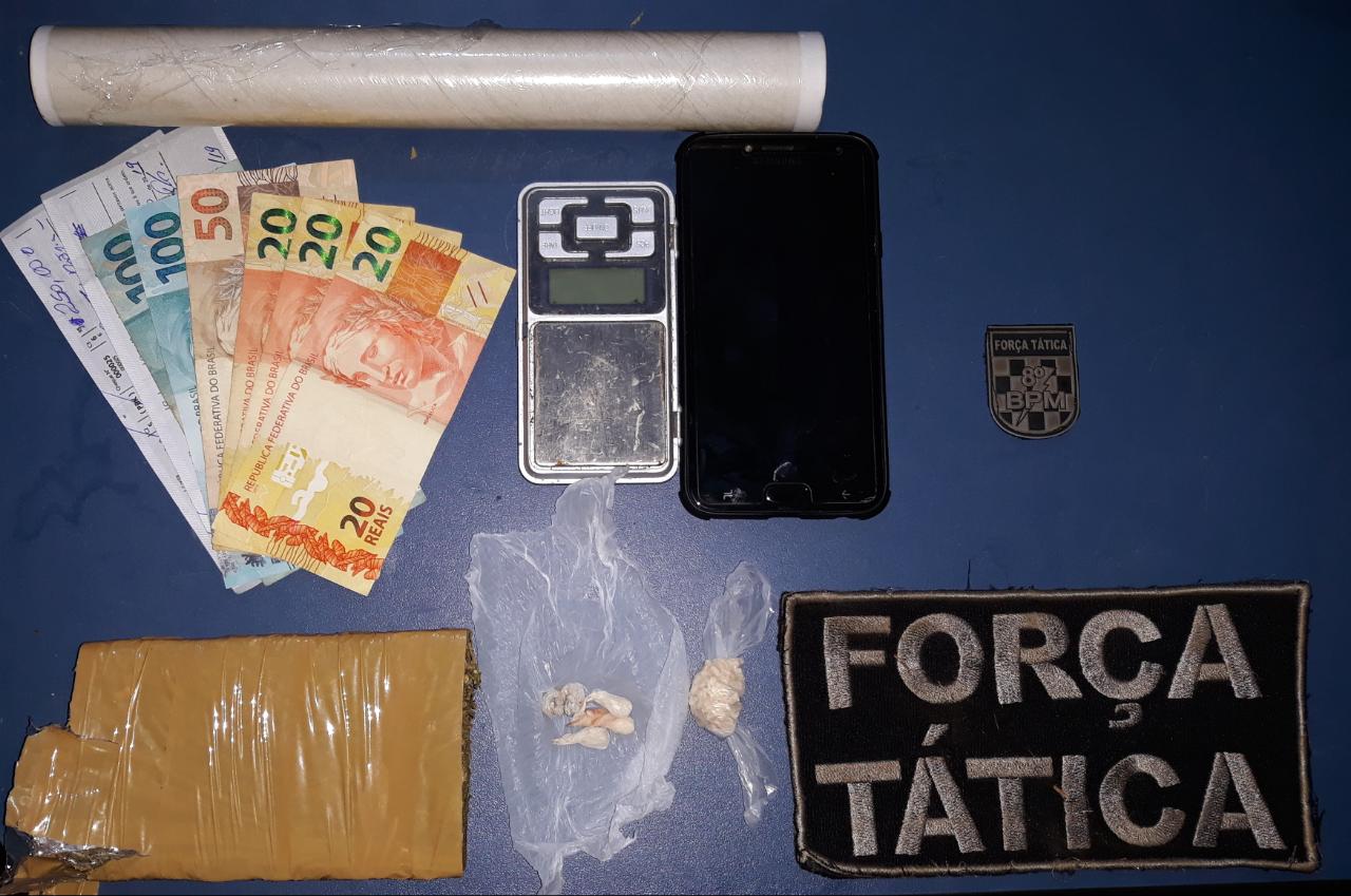 Material il&iacute;cito apreendido com o suspeito - Foto: Jornal da Nova