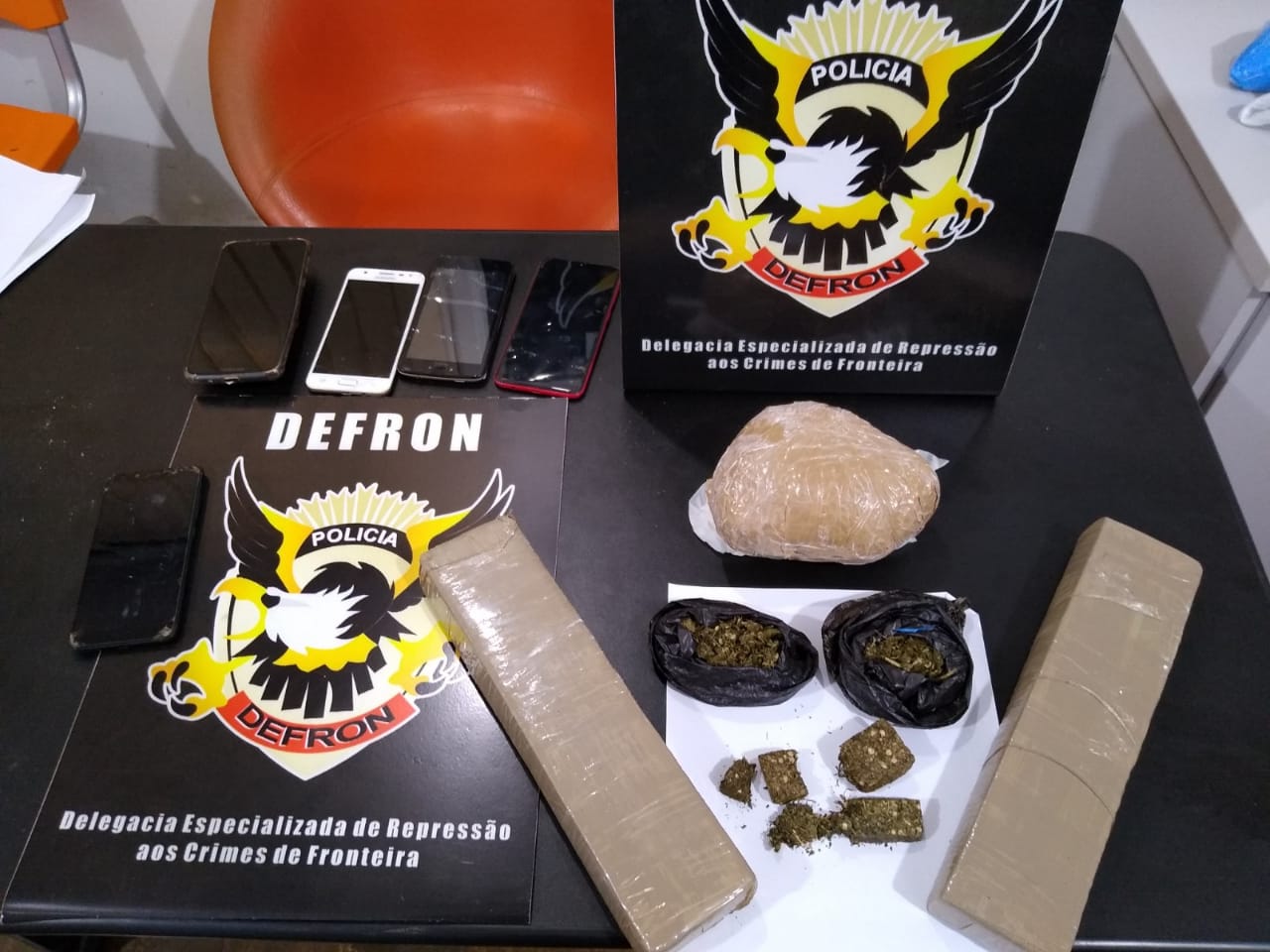 Defron detém sete pessoas com maconha, cocaína e veículos em espaço de ...