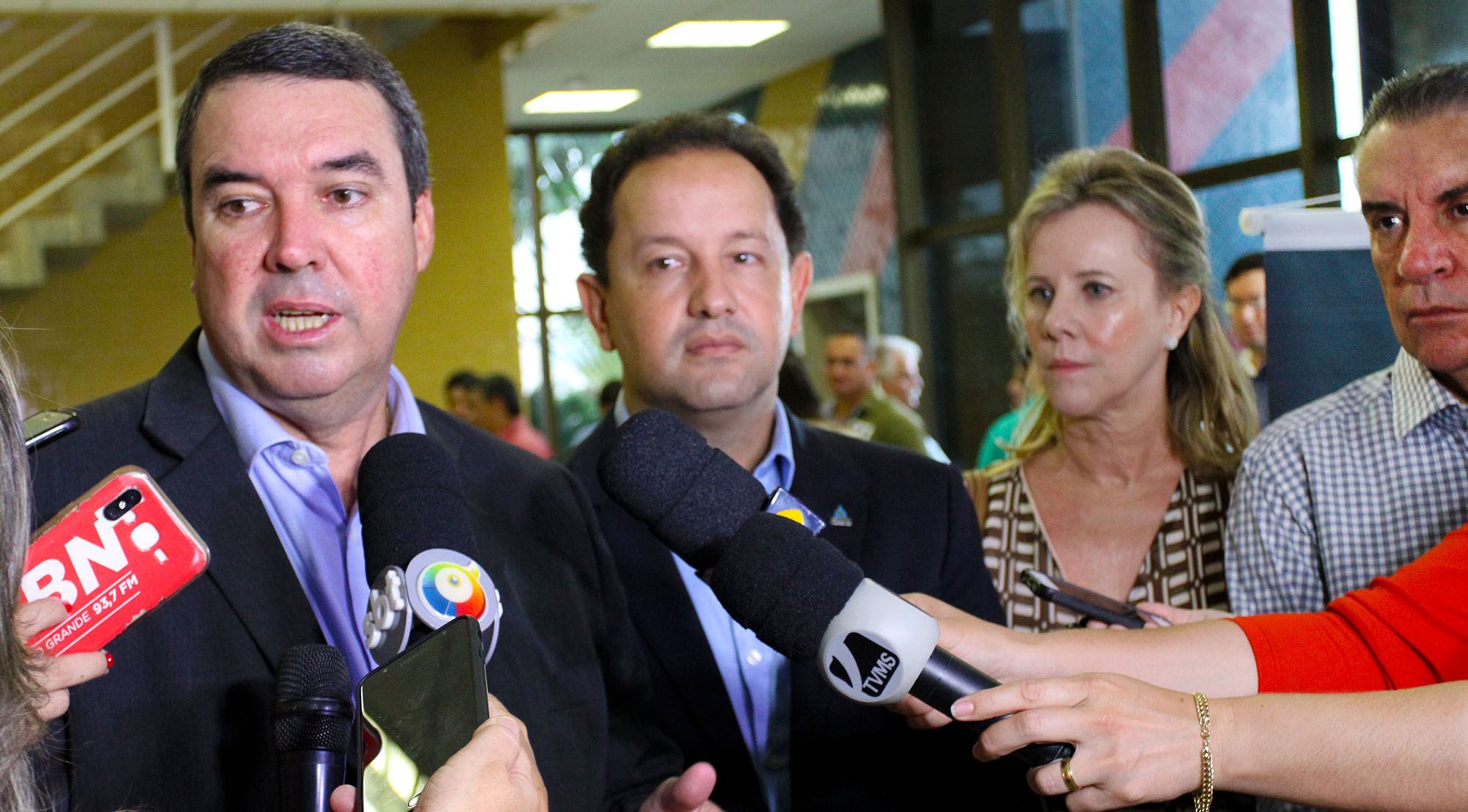 Eduardo Riedel, ao lado do diretor-presidente da Sanesul, Walter Carneiro Junior: projeto eficiente e com transpar&ecirc;ncia - Foto: Saul Schramm