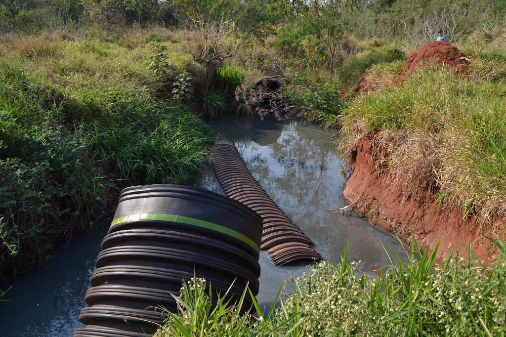 Tubulação rompida na matinha do Horto Florestal e a água foi constatada esgoto sanitário - Foto: Arquivo/Jornal da Nova