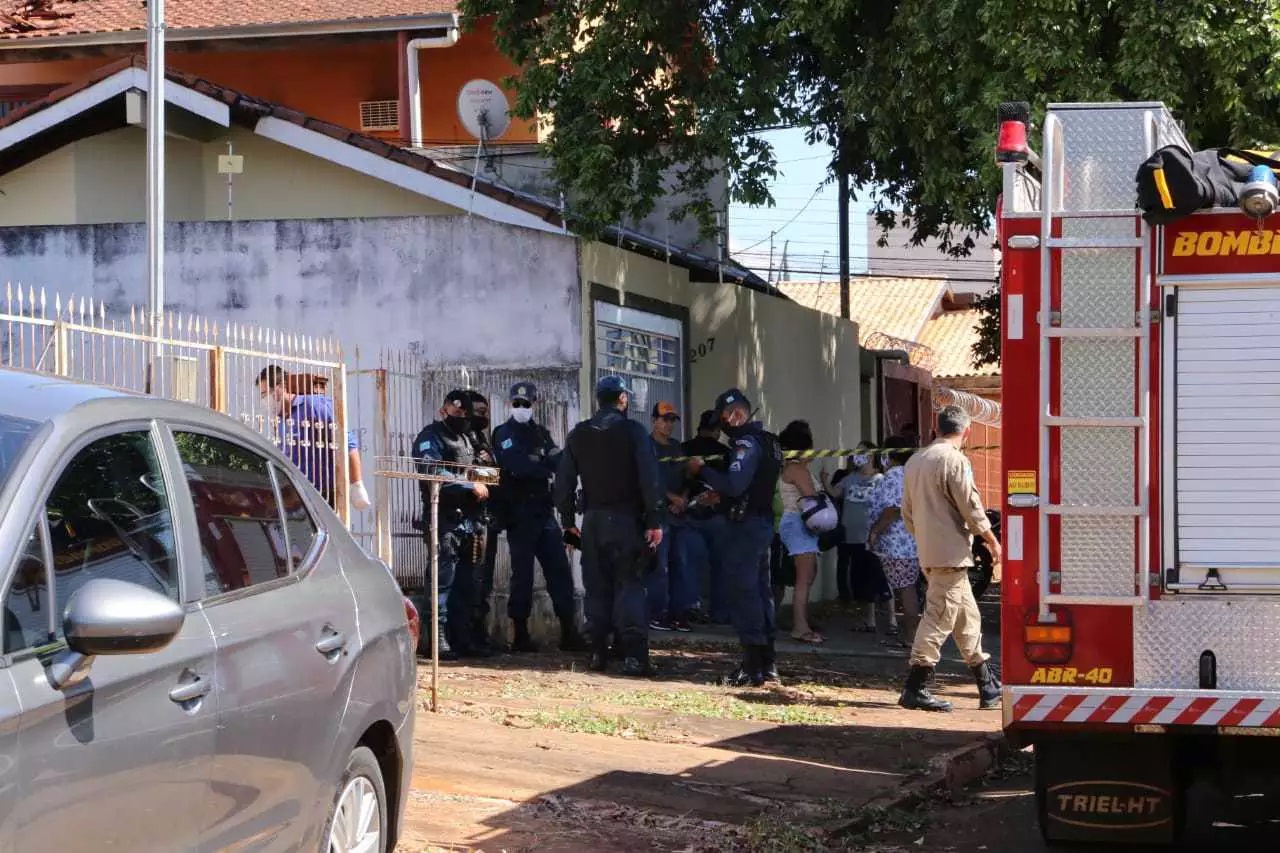 Corpo de idoso foi encontrado nos fundos da casa onde vivia, na Rua Neturno, Vila Planalto, em Campo Grande - Foto: Kisie Ainoã
