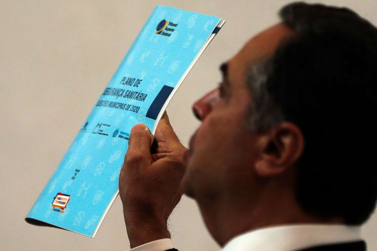 O presidente do TSE, ministro Lu&iacute;s Roberto Barroso, apresenta &agrave; imprensa e &agrave; sociedade, o &ldquo;Plano de Seguran&ccedil;a Sanit&aacute;ria para as Elei&ccedil;&otilde;es Municipais de 2020&rdquo; &ndash; Foto: Marcello Casal Jr/Ag&ecirc;ncia Brasil