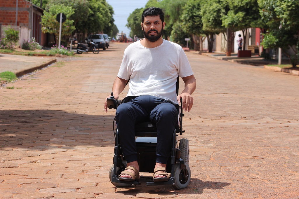 Elder precisa de ajuda em tudo na sua vida, ap&oacute;s o acidente - Foto: Jornal da Nova