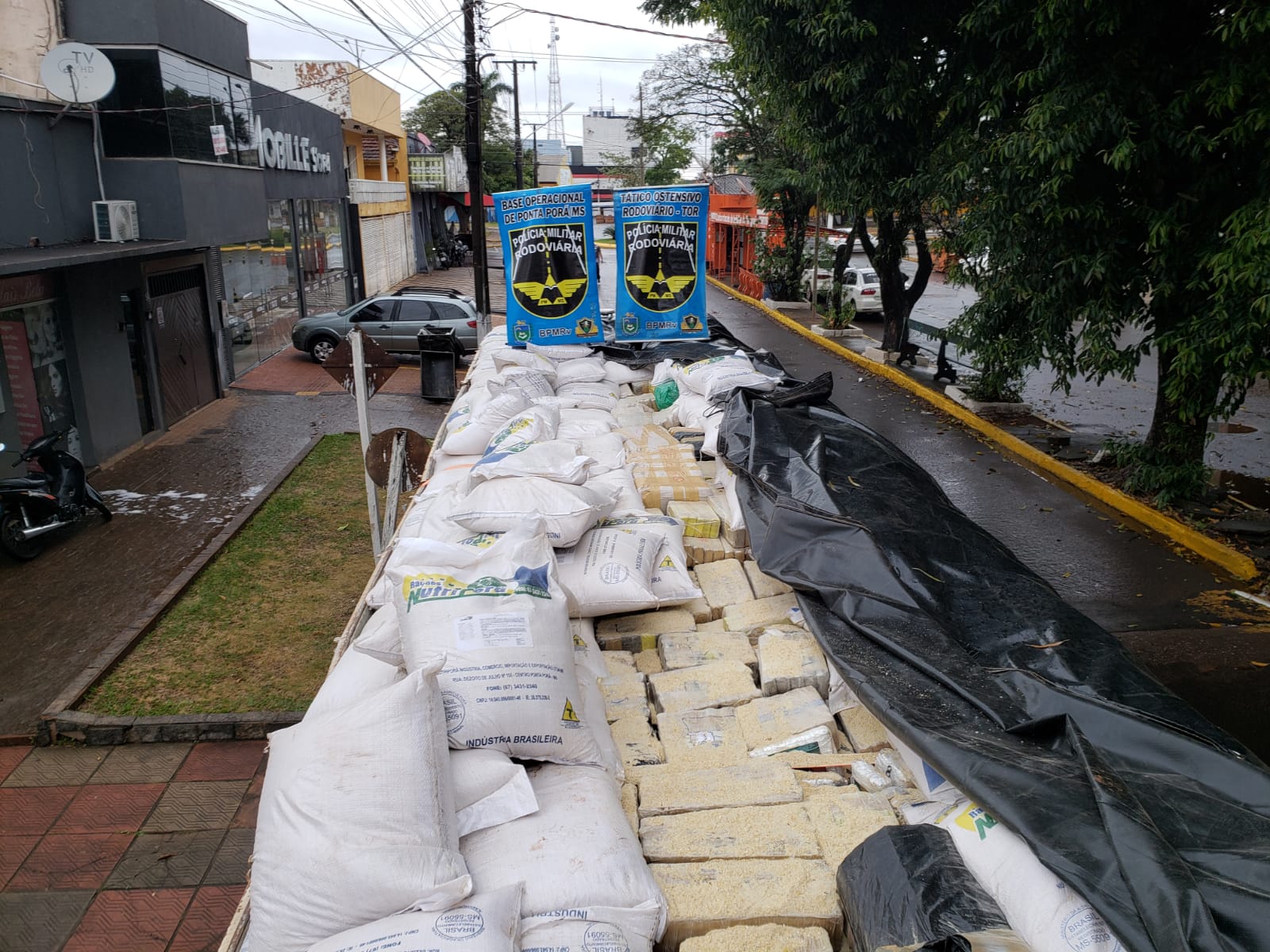 Grande apreens&atilde;o de drogas da Pol&iacute;cia Militar Rodovi&aacute;ria - Foto: PMR/Divulga&ccedil;&atilde;o