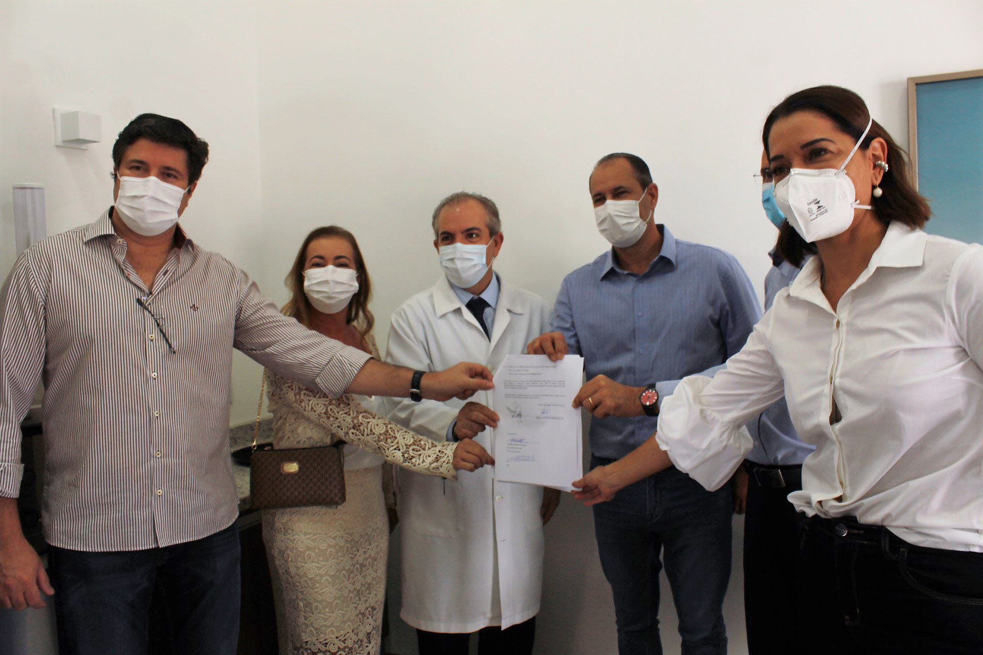 Oficializando parcerias - Foto: Luis Gustavo/Jornal da Nova