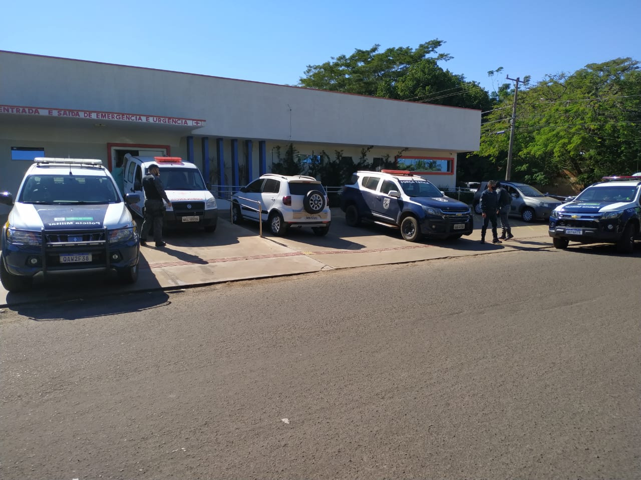 Movimenta&ccedil;&atilde;o policial em frente ao Hospital Cassems em Nova Andradina - Foto: Jornal da Nova