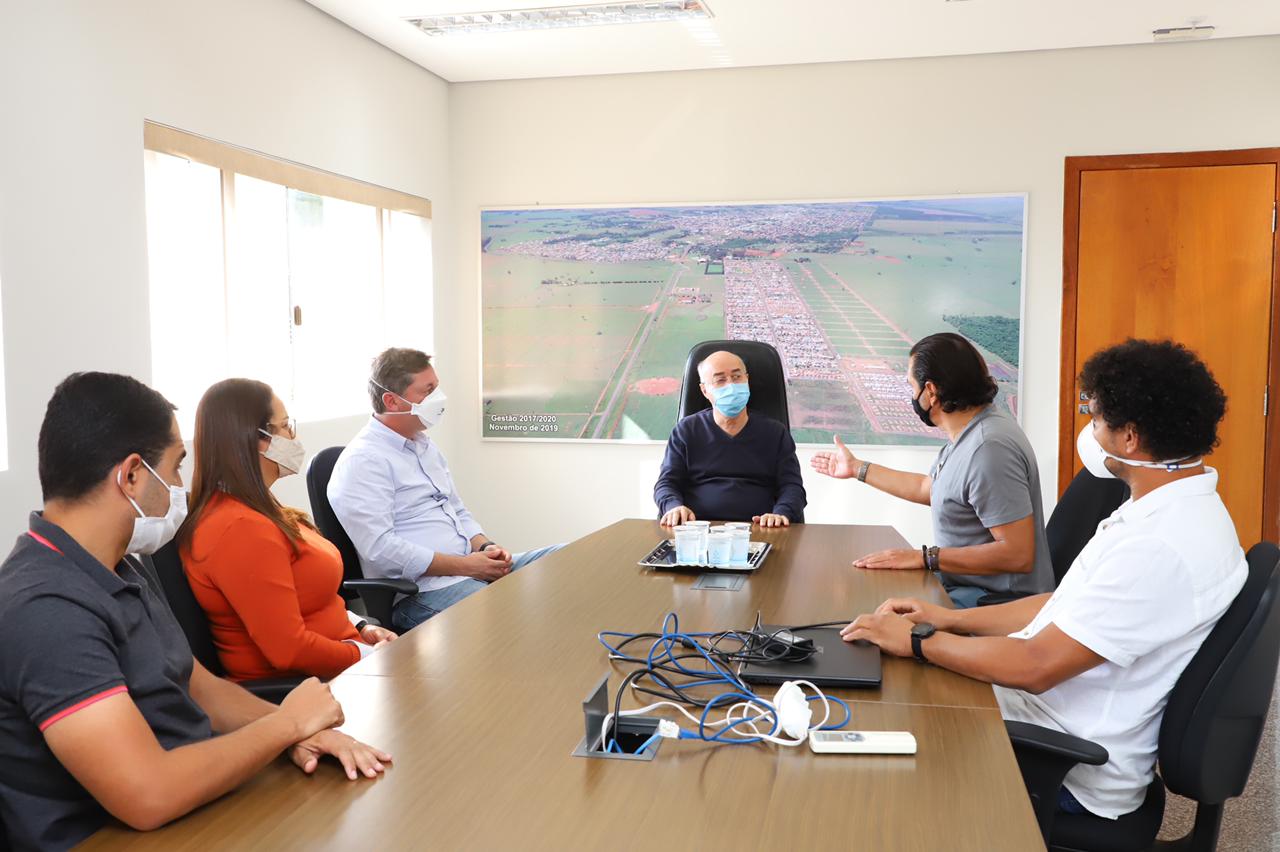 Reuni&atilde;o com prefeito, diretor-presidente da Fundesporte, secret&aacute;rios em Nova Andradina - Foto: Divulga&ccedil;&atilde;o