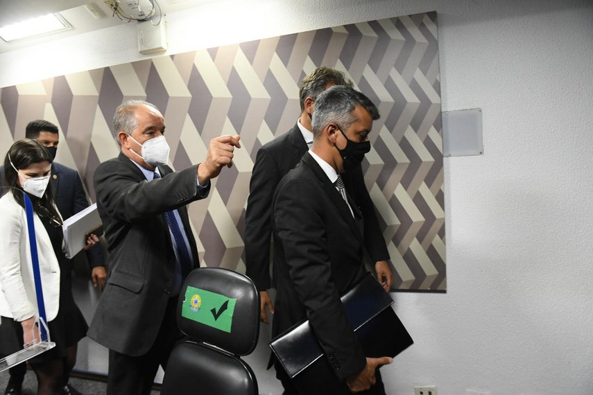 Roberto Dias é detido após receber voz de prisão do presidente da CPI da Pandemia, Omar Aziz - Foto: Marcos Oliveira/Agência Senado