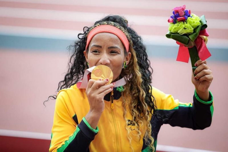 A atleta Silv&acirc;nia Costa de Oliveira