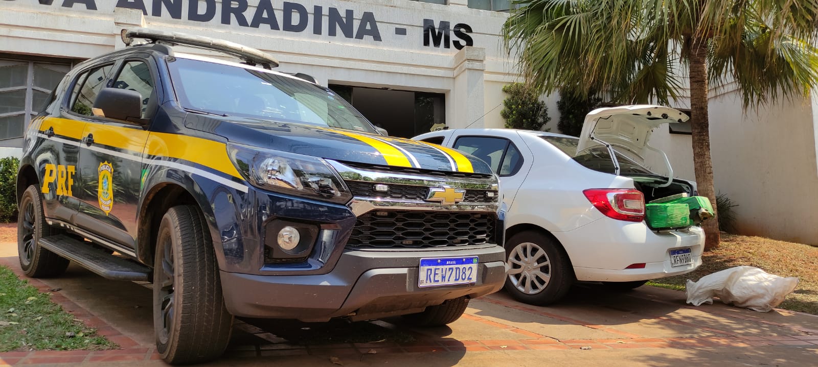 Carro Logan que estava transportando a droga - Foto: Jornal da Nova