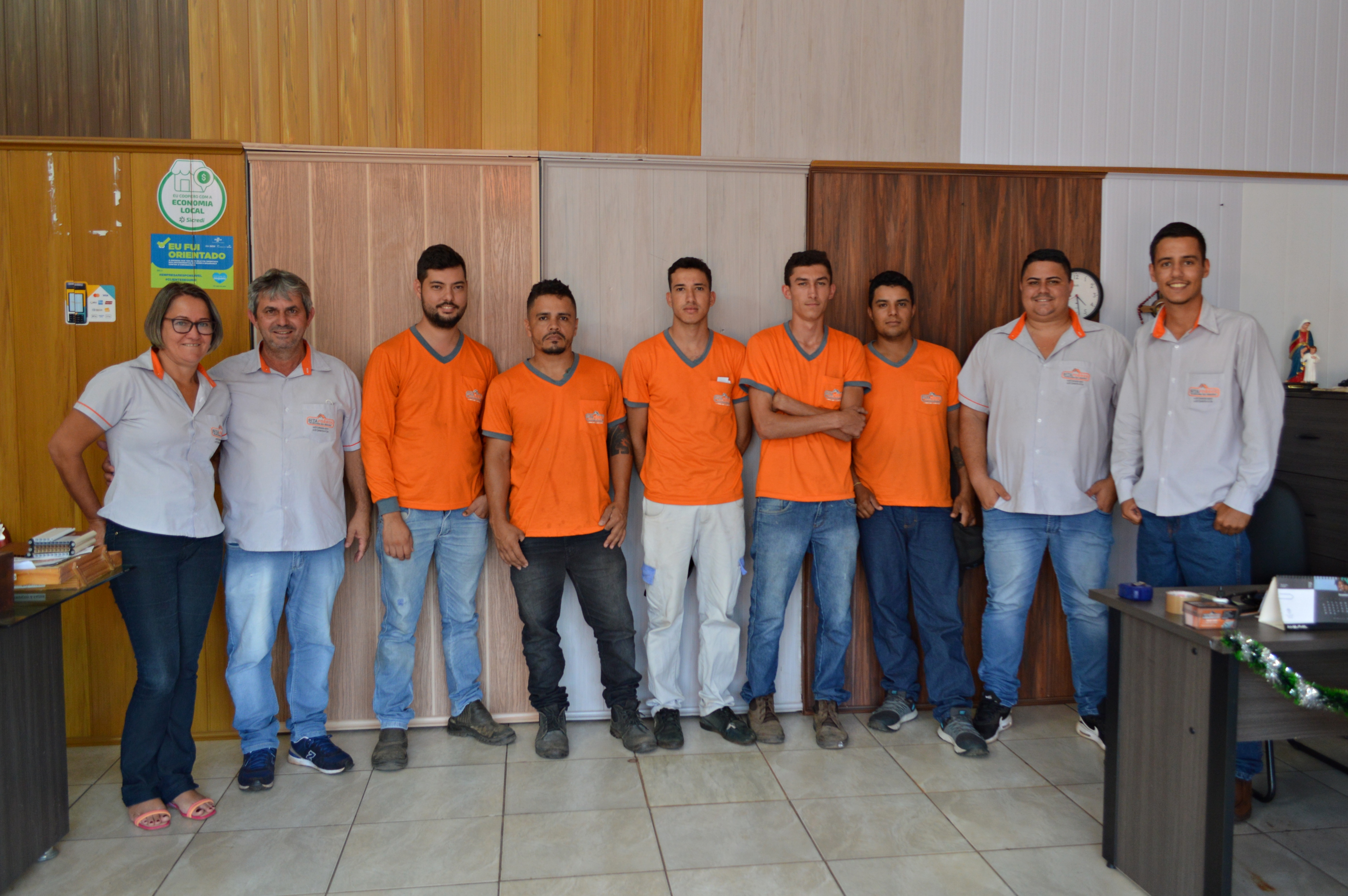 Os empres&aacute;rios com as equipes de profissionais - Foto: Jos&eacute; Ant&ocirc;nio de Andrade/Jornal da Nova