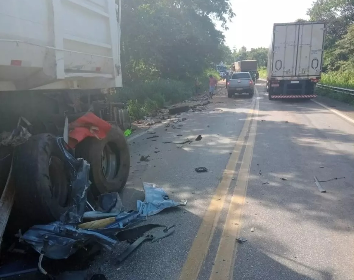 O motorista do segundo ve&iacute;culo teve ferimentos leves - Foto: Redes sociais