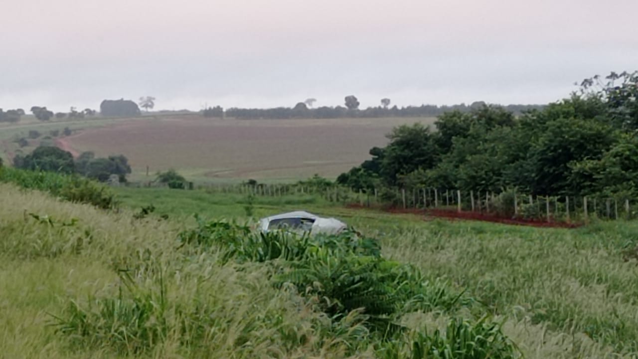 Colisão entre carreta e veículo de passeio deixa um morto da BR-267 Colisão entre carreta e veículo de passeio deixa um morto da BR-267
