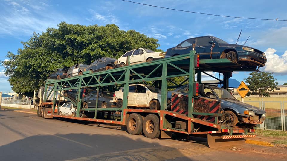 12 carretas foram utilizadas para retirar diversos veículos – Foto: Divulgação 