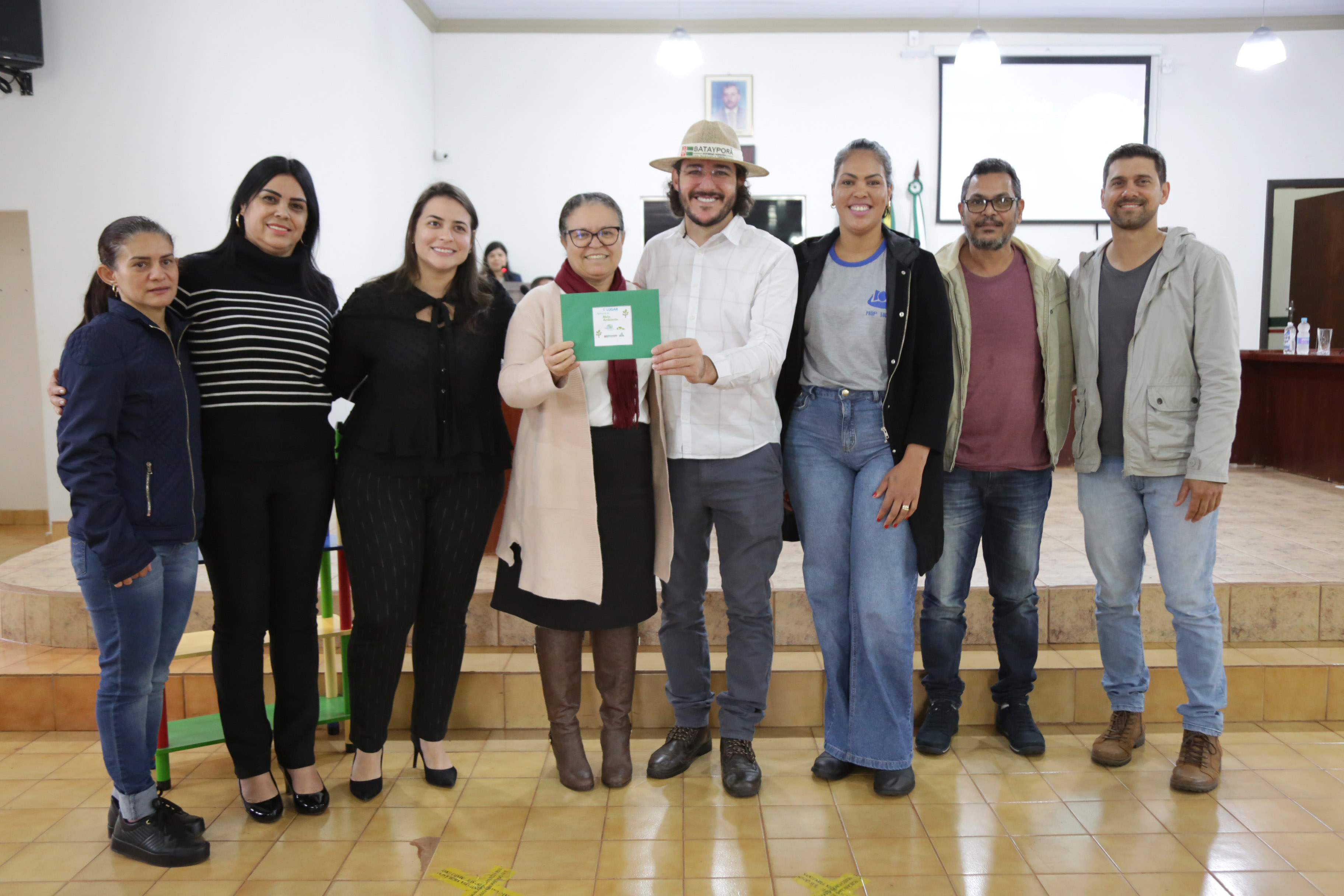 Gestores e diretoras firmaram compromisso para a Semana do Meio Ambiente 2023 - Foto: Prefeitura de Bataypor&atilde;