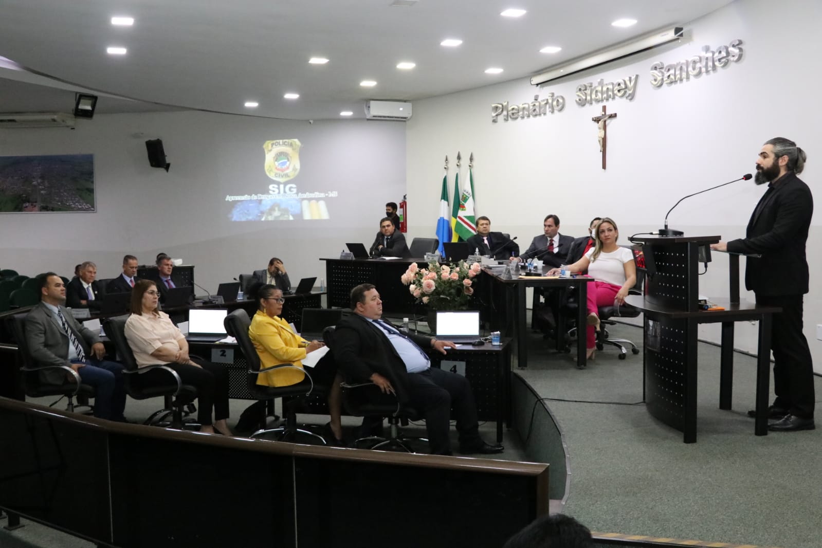 Delegado Guilherme no momento de seu discurso - Foto: CMNA/Divulgação