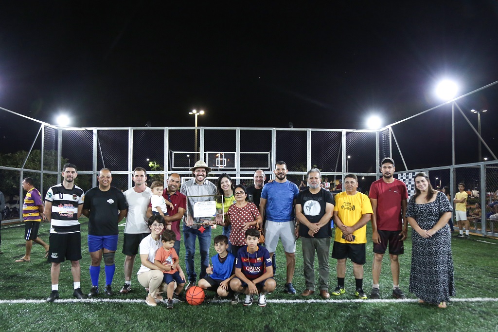 Memória: familiares do professor Paulo Itada receberam certificado de homenagem in memorian - Foto: Prefeitura de Batayporã