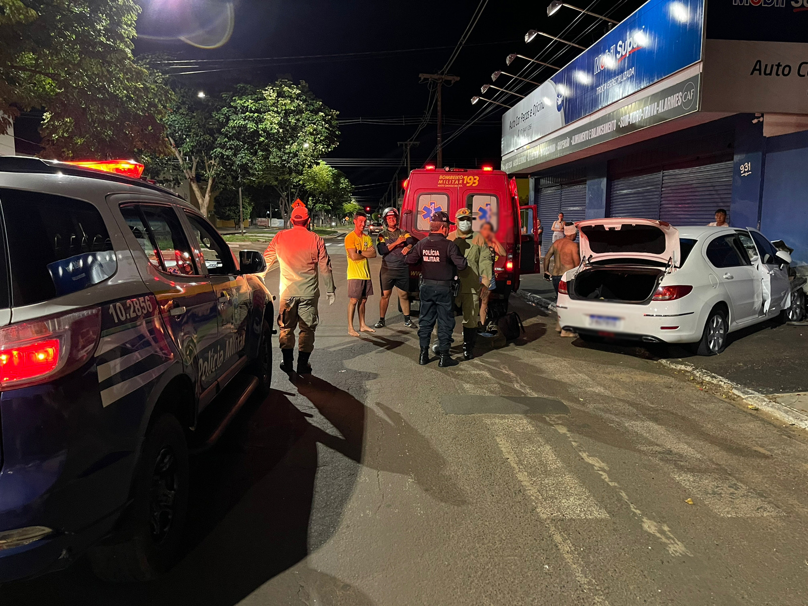 Veículo colidiu no muro de comércio na Eurico Soares - Foto: Jornal da Nova