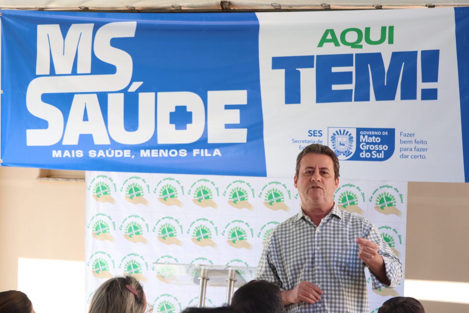 Secret&aacute;rio de Sa&uacute;de, Maur&iacute;cio Sim&otilde;es, durante a&ccedil;&atilde;o em F&aacute;tima do Sul - Foto: &Aacute;lvaro Rezende