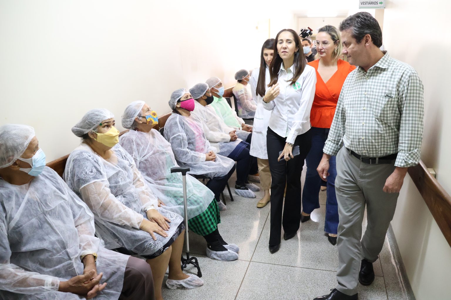 Secret&aacute;rio conversa com pacientes em F&aacute;tima do Sul - Foto: &Aacute;lvaro Rezende