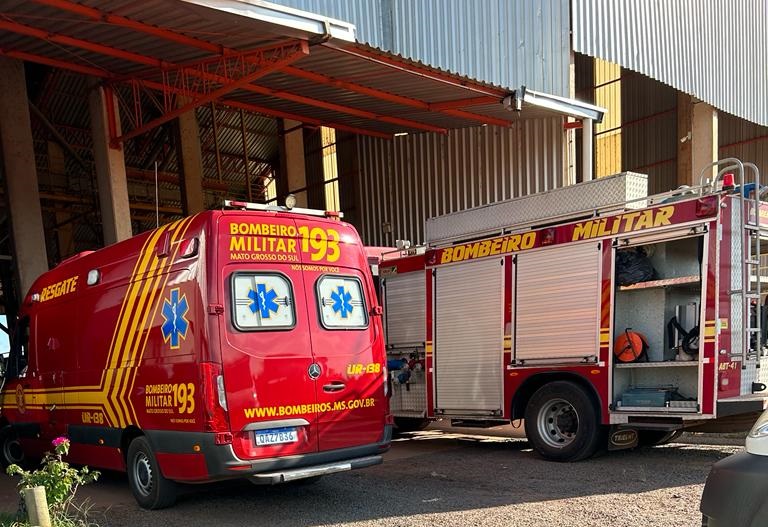 Equipes dos Bombeiros Militares no local - Foto: Jornal da Nova