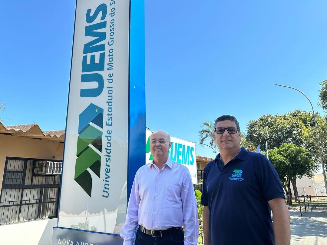 O prefeito Gilberto Garcia e o diretor professor Dr. Sonner Arfux Figueiredo - Foto: Jornal da Nova